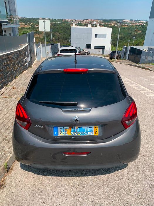 Peugeot 208 signature  poucos kilometros