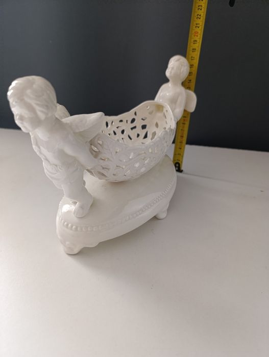 Фарфоровая конфетница