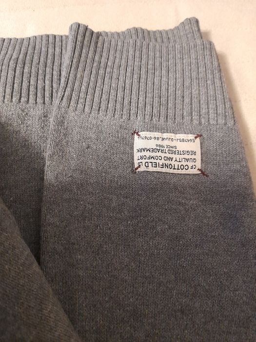 Męski sweterek w serek Cotonfield rozmiar M  Stan bardzo dobry