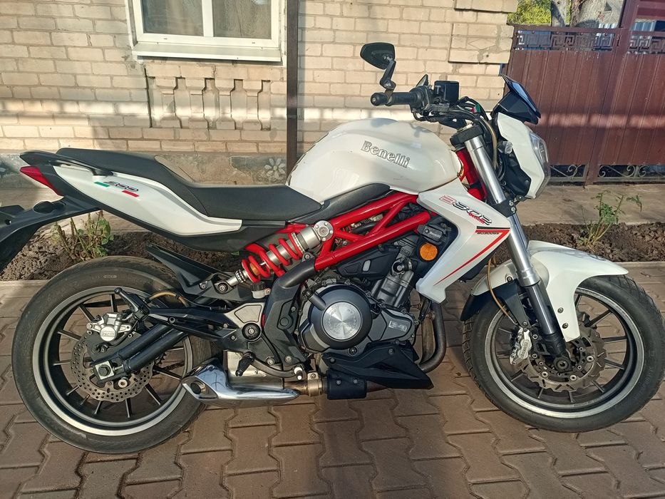 Мотоцикл Benelli TNT300