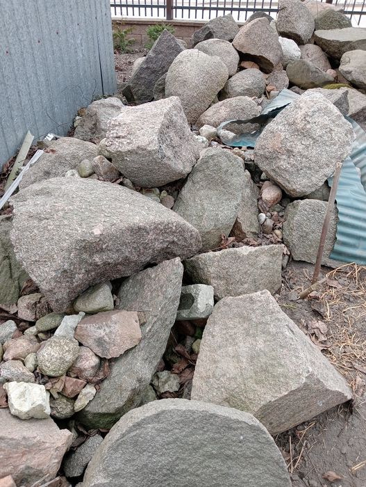 *Kamień budowlany 10t,opony 15 *