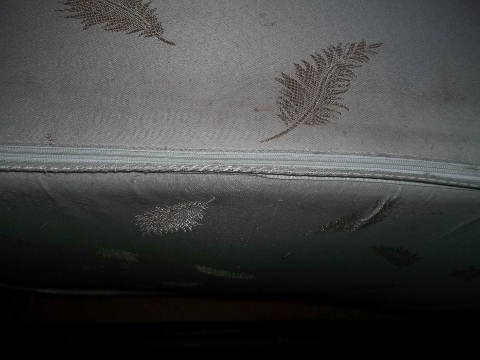 матрац ортопедический в отличном состоянии (молния 80 на 190 на 20