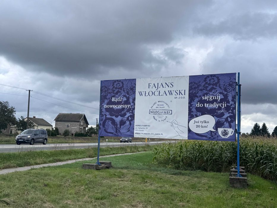 Wynajem tablic reklamowych