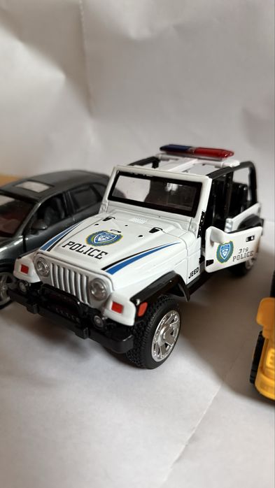 Zestaw zabawkowych samochodów