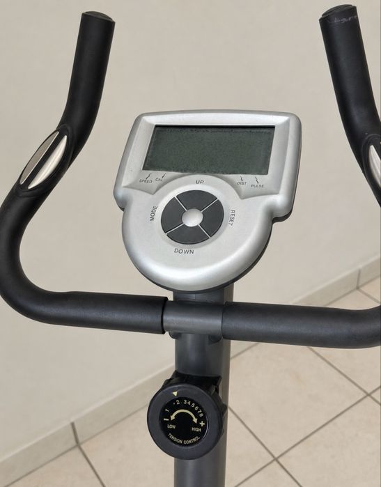 Bicicleta  Estatica com painel Digital e cinta Polar T31