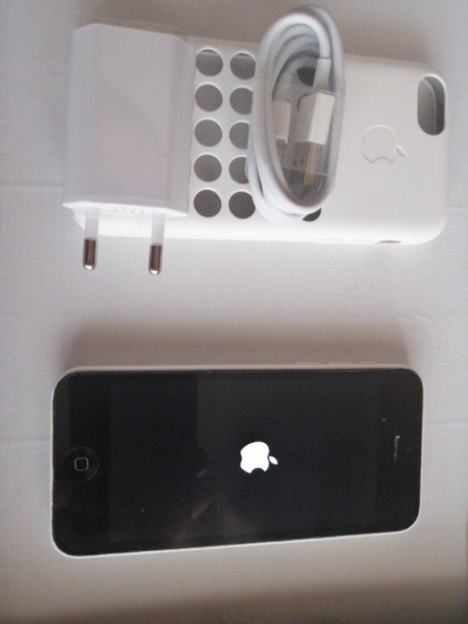 iPhone 5C in excellent condition (NOS)64564204577411121