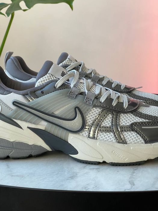 Кросівки Кроссовки Nike V2K Run Pure Platinum Wolf Grey повсякденні