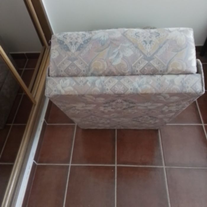 Sofá cama individual com pouco uso