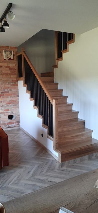 Tarasy, altany, zadaszenia, altanki, meble ogrodowe, stoły, schody.