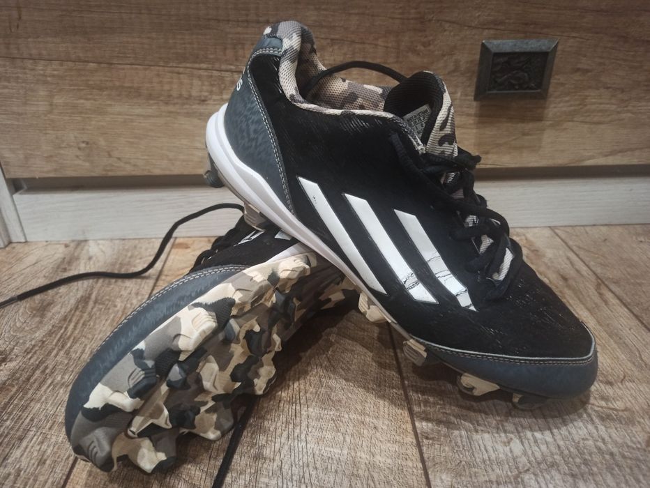 Кроссовки Adidas, для занятий спортом
