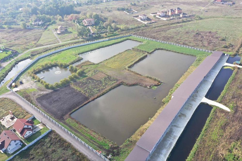 Слкад 2429м2 на ділянці 4га з озерами в Білогородці