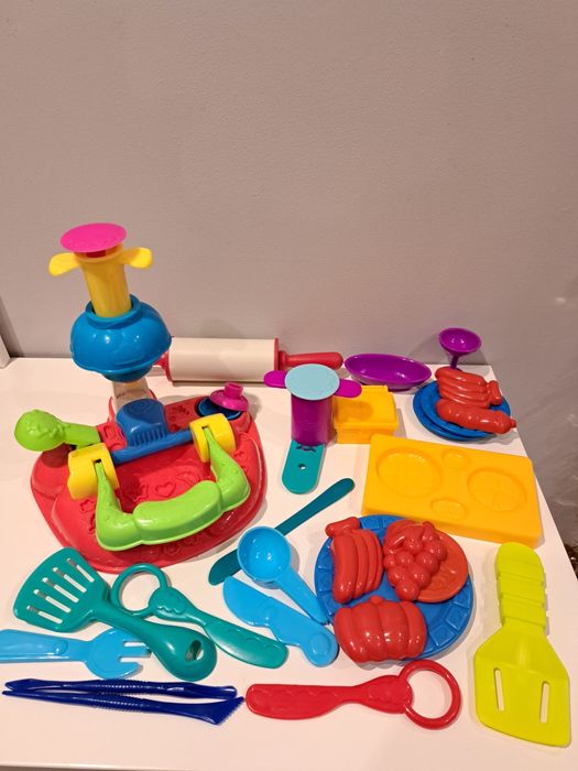 Kilka zestawów Akcesoria do ciastoliny