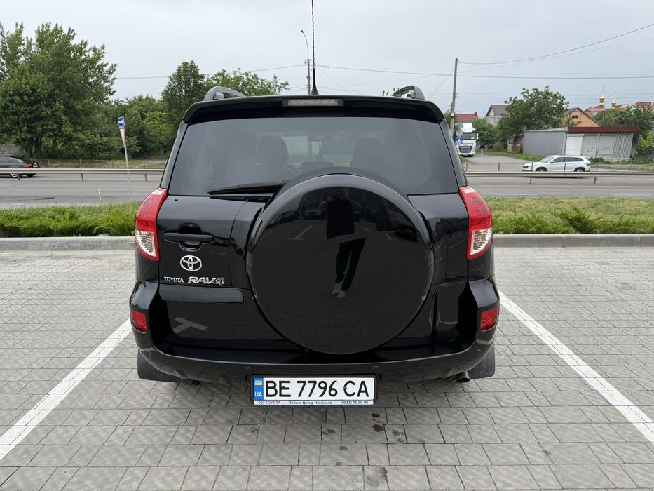 Автомобіль Toyota Raw 4