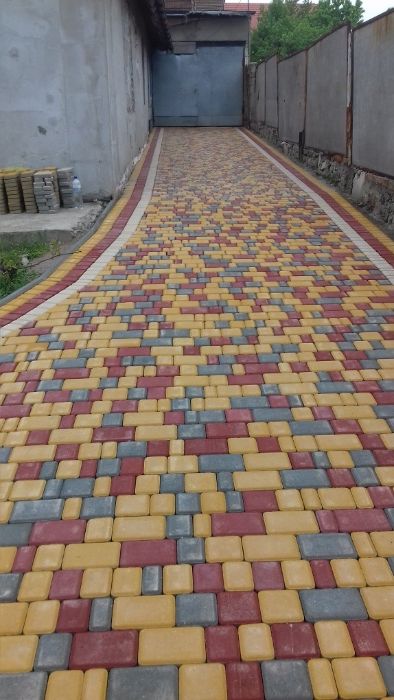 Укладка тротуарной плитки.