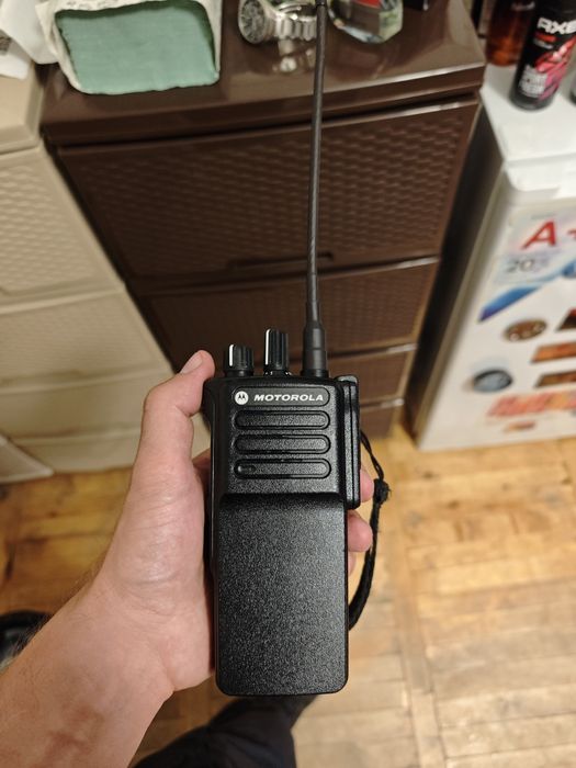 Портативна цифрова рація Motorola  у хорошому стані.