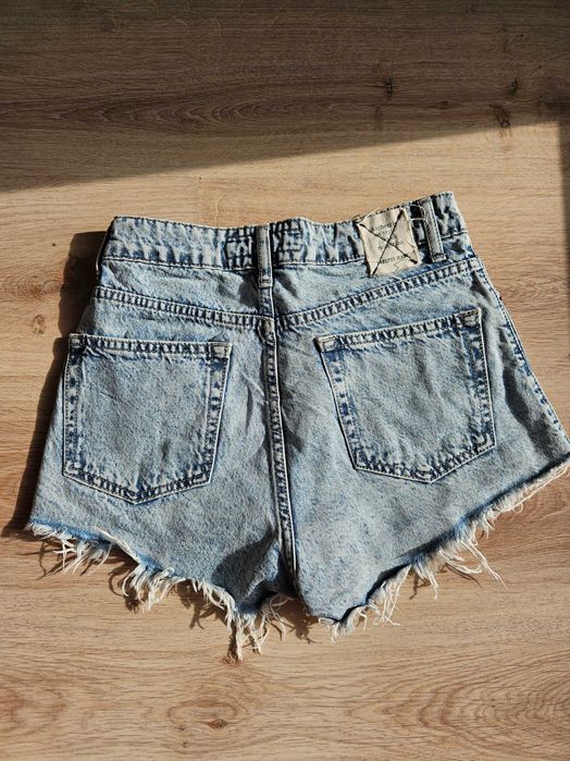 Krótkie jeansowe spodenki szorty  jasnoniebieski Rozmiar XS (34)
