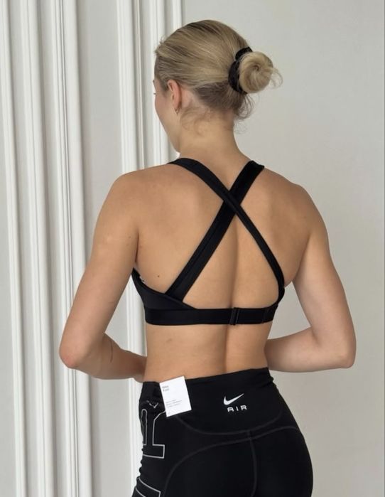 Топ спортивний Nike