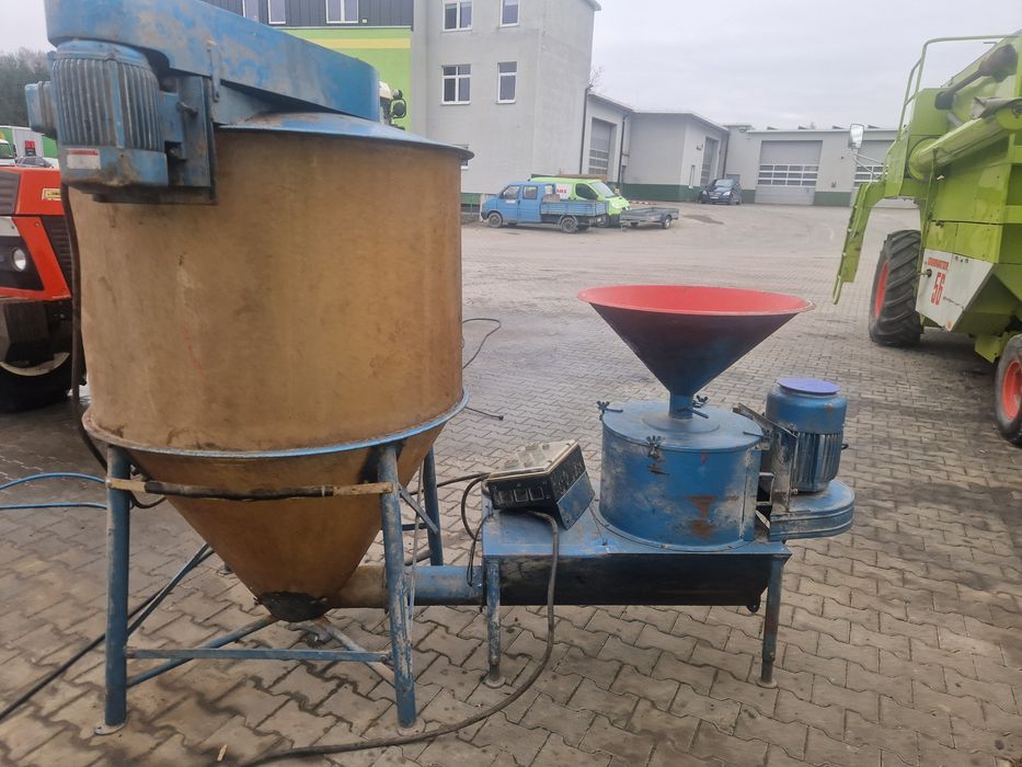 Śrutownik  z mieszalnikiem podajnik ślimakowy