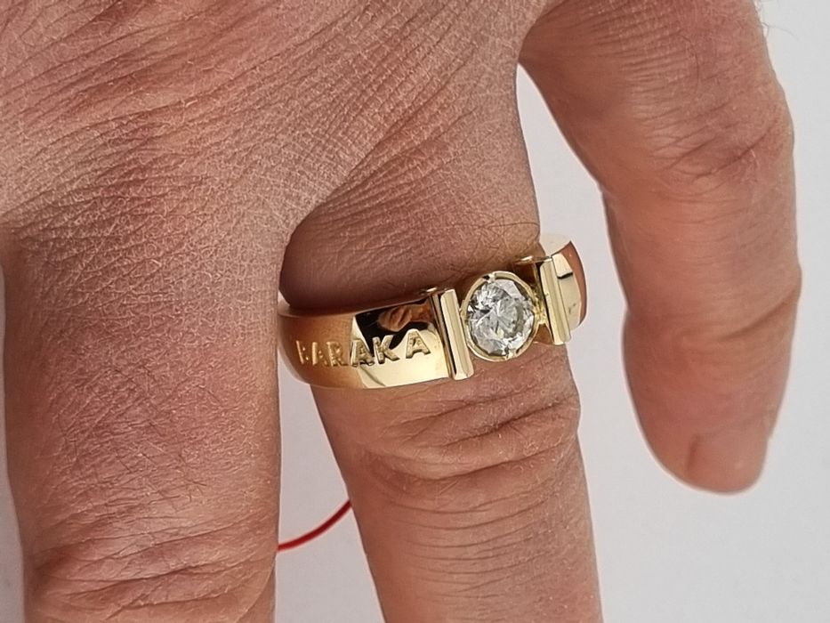 Золотое кольцо с бриллиантом