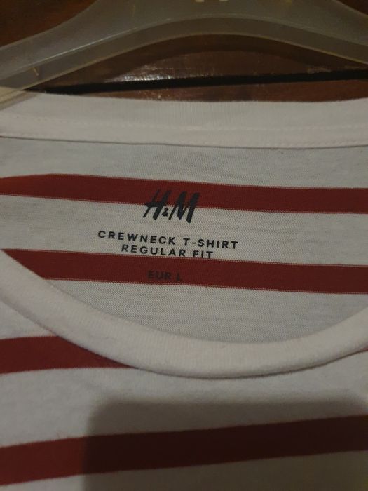 T Shirt H&M vermelho e branco