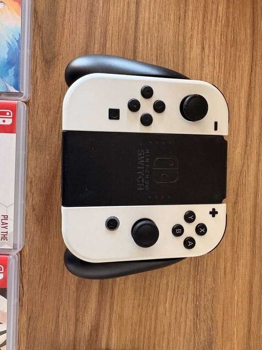 Sprzedam Nintendo Switch OLED 64GB + gry