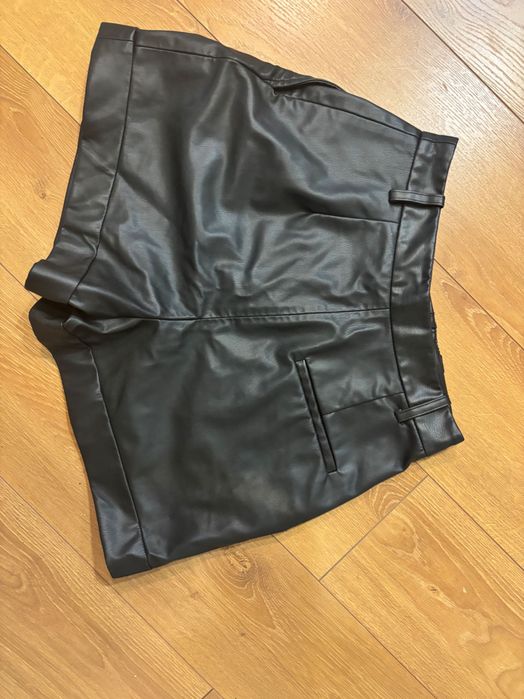 Zara - spodenki czarne skórzane rozm. XS