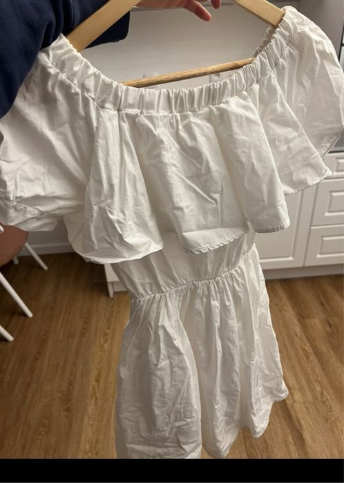 sukienka biała z wiązaniem