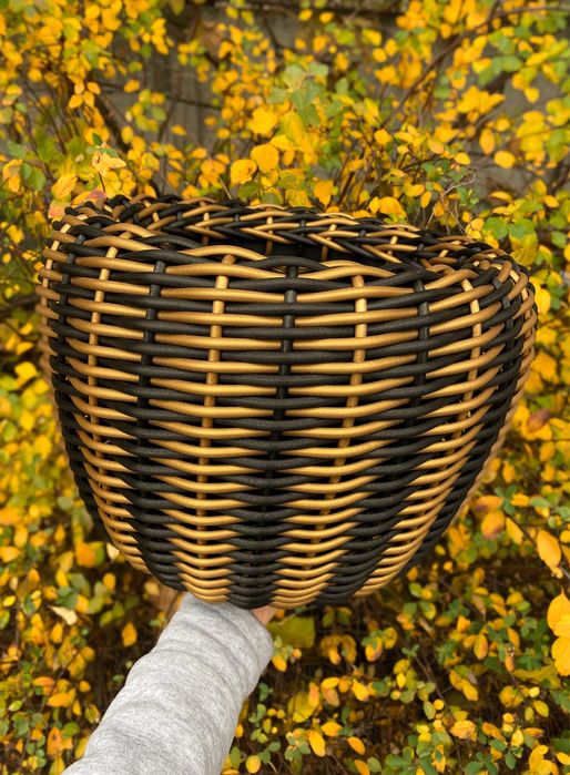 Кашпо из ротанга тигровое на 12 л чёрное с золотом ручная работа