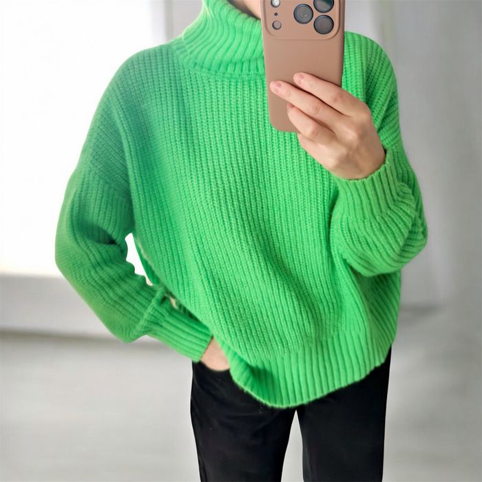 Cieply luzny golf w zielonym kolorze Reserved S