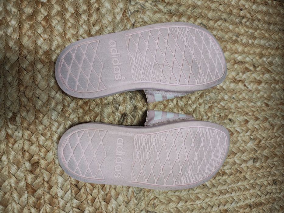 ADIDAS r.32 różowe klapki.