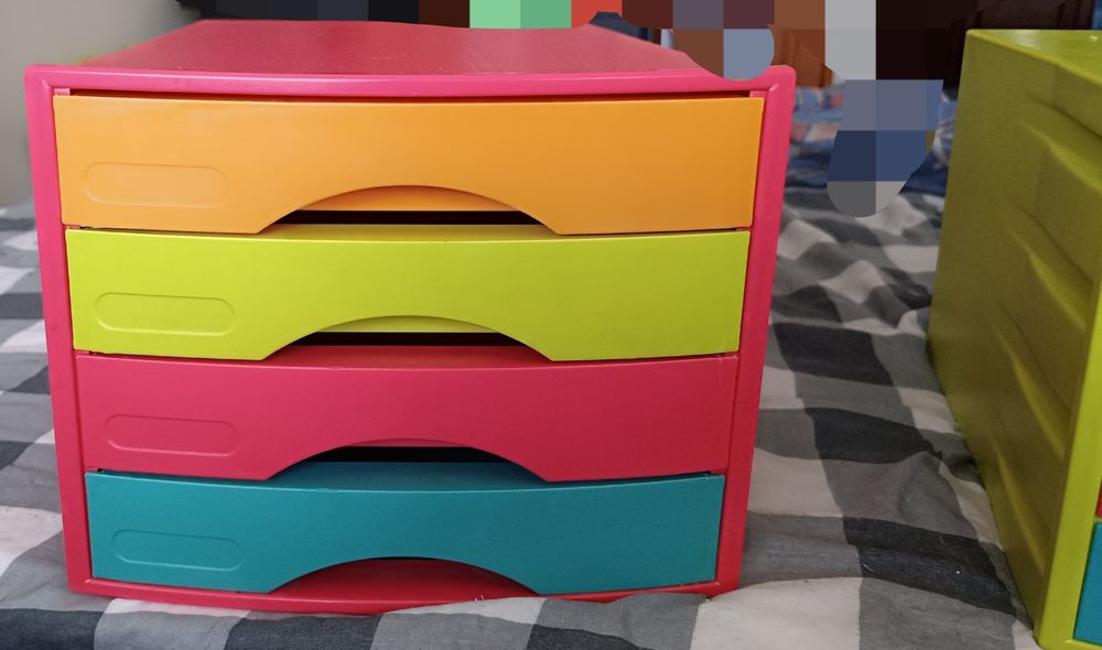 Módulo de 4  gavetas de arrumação. Em boas condições