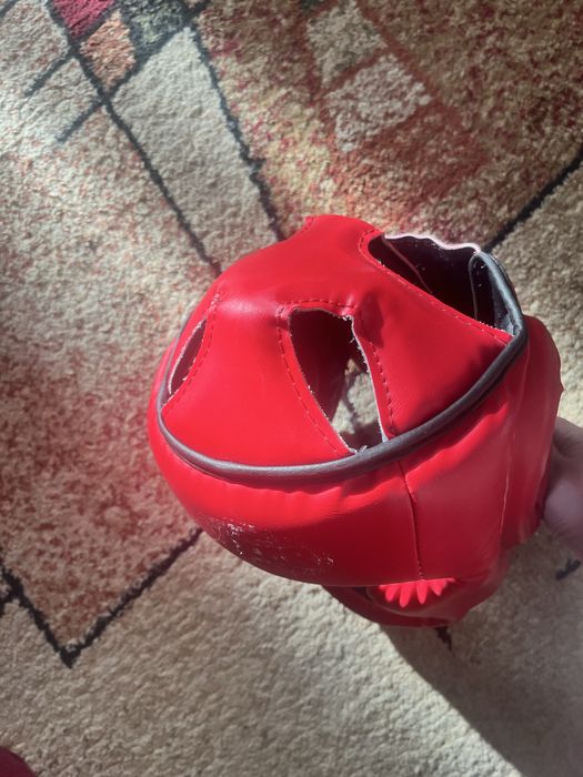 Шлем для занятий боксом.