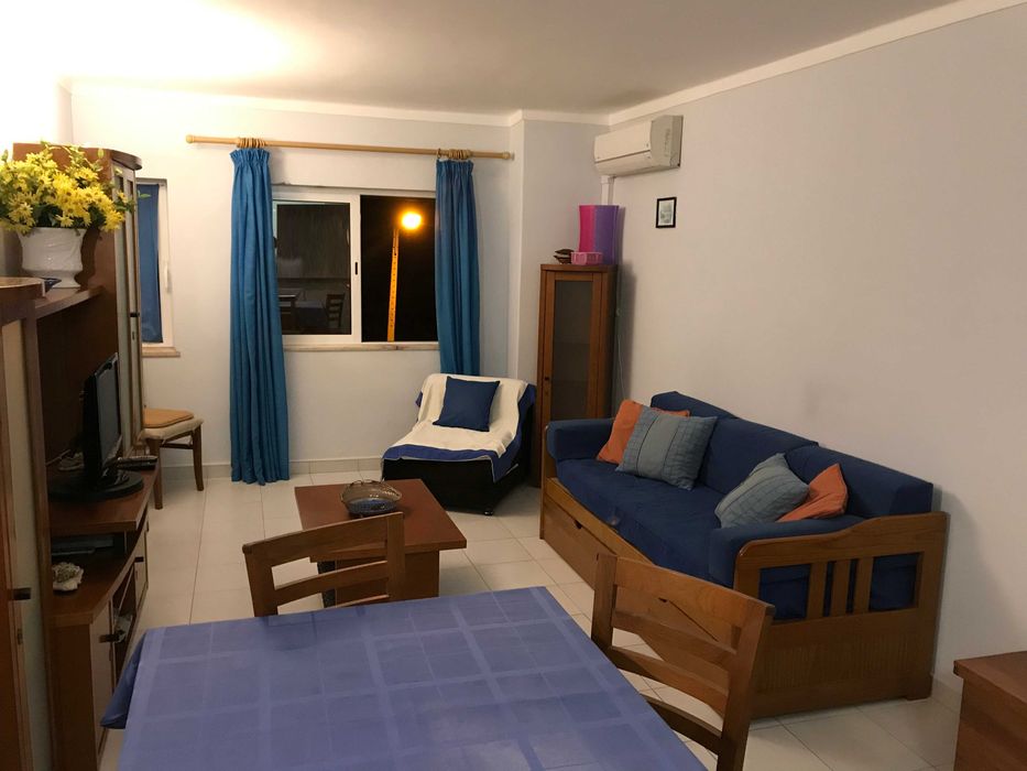 Móvel de Sala de Jantar Cerejeira
