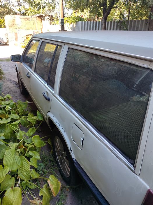 Автомобіль Volvo 740 GL