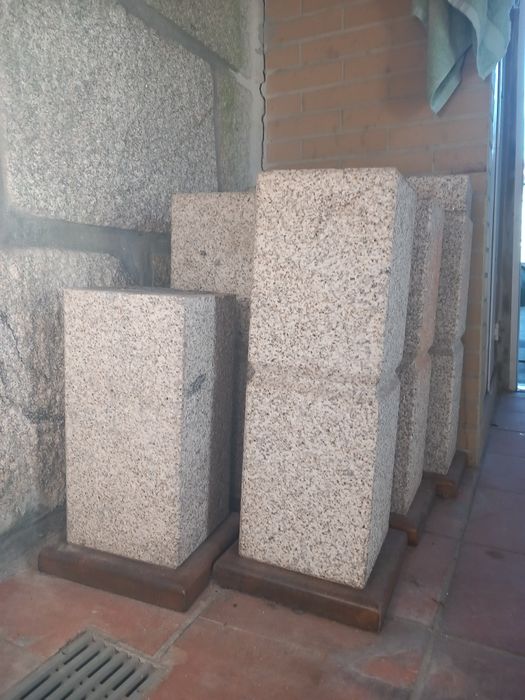 Pés de mesa em granito