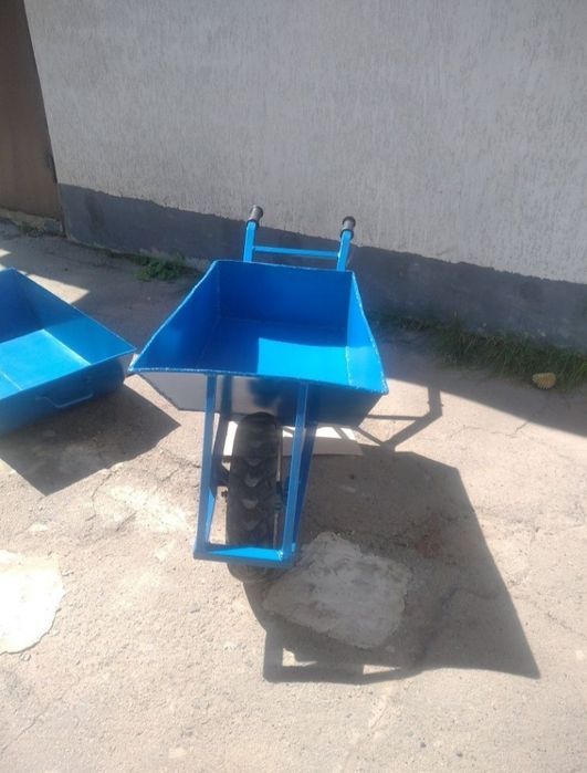 Продам добротну міцну садову тачку