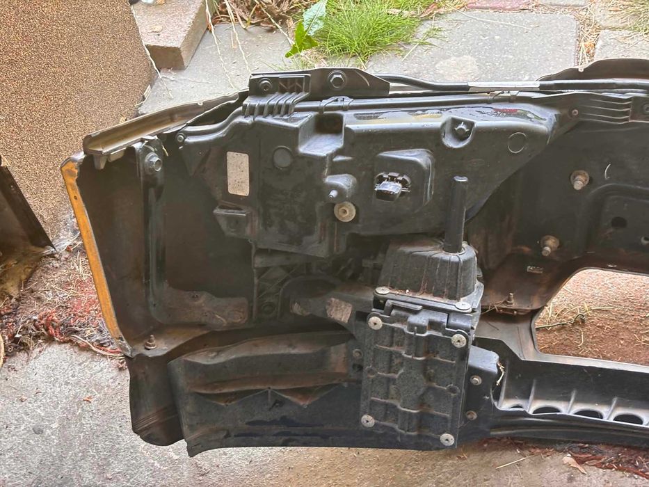 Przedni zderzak Ford F-150 2021–2023 – kompletny, chromowany