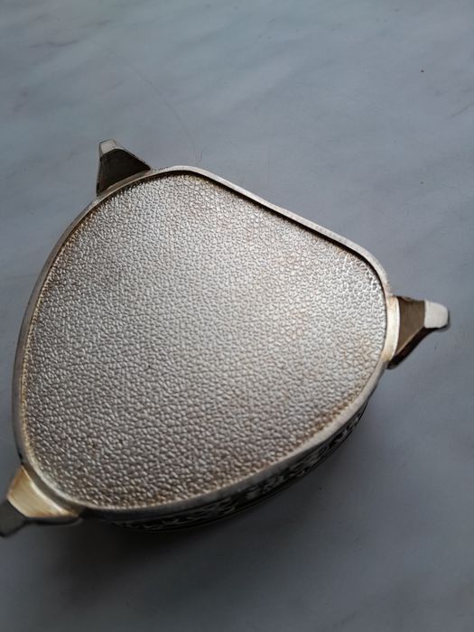 Шкатулка металева.