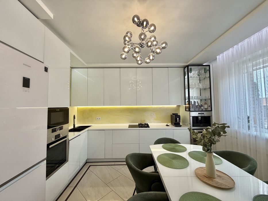 Продаж таунхауса в ЖК «Струмочок» з якісним ремонтом та меблями.