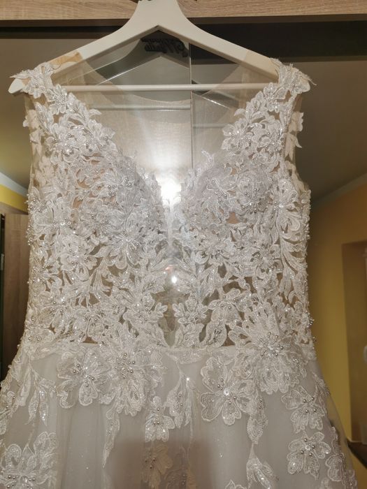 Biała suknia ślubna