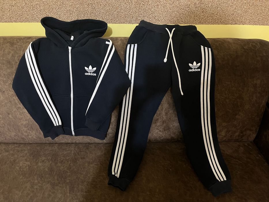 Спортивний теплий костюм adidas