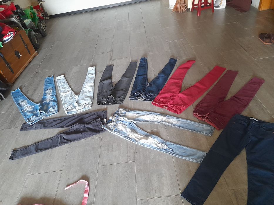 Calças, calcoes e vestidos