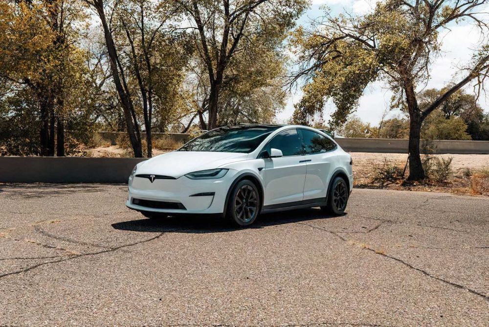 Tesla Model X      2022