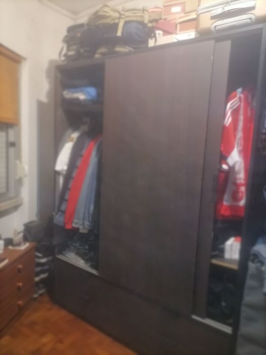 Cama de casal e guarda fatos