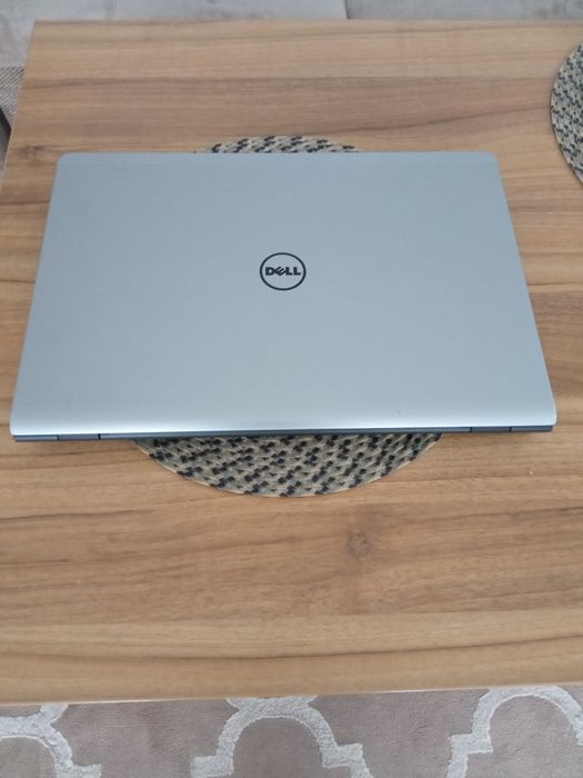 Dell Inspiron 17 cali i5  SSD