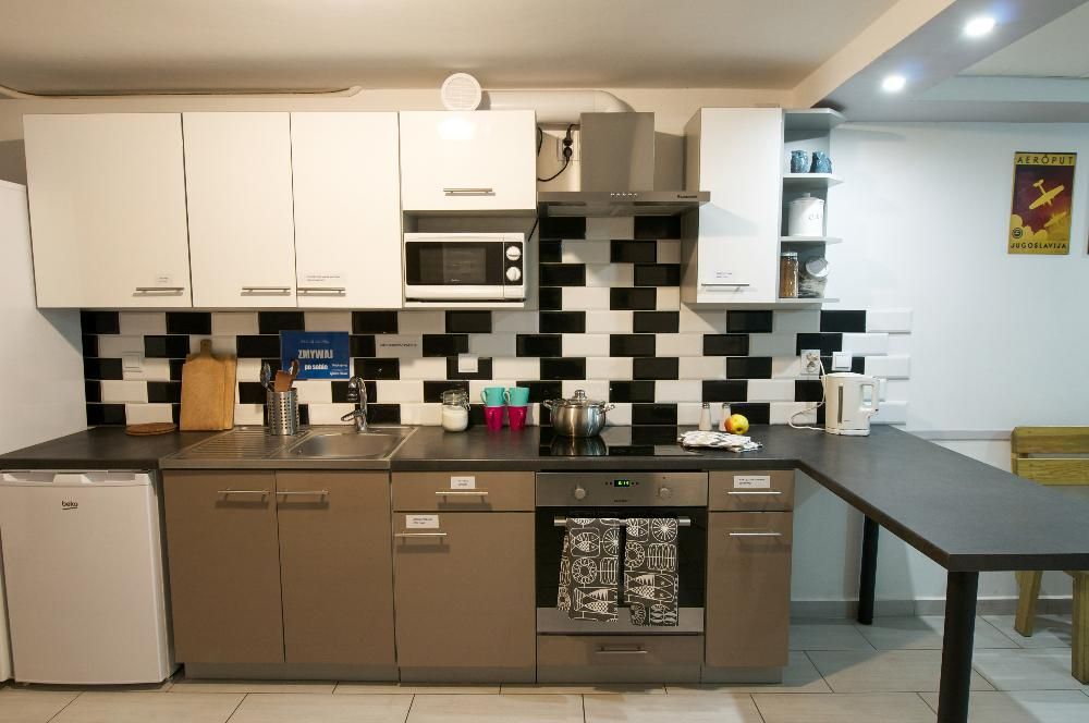 Tanie noclegi, 15 min do centrum, TV Wi-Fi, Parking, WOLNE POKOJE