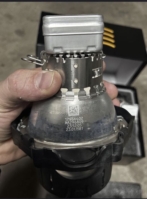 Біксенонові лінзи Hella Intemo 4 з лампами