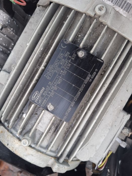 Agregat chłodniczy Carrier Xarios 350 22r stan bdb 12V 230V