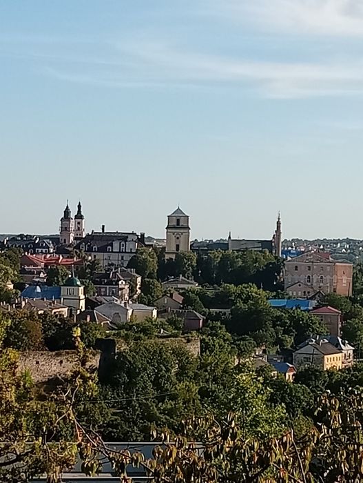 Простора  2-х кімн. квартира з інд.опаленням на 2-му поверсі в центрі міста