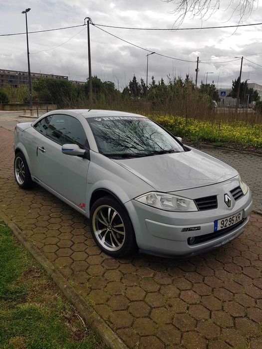 Renault megane 2004, com131.000kms,sensores des estacionamento na traseira, ecran tactil, inspecao feita.